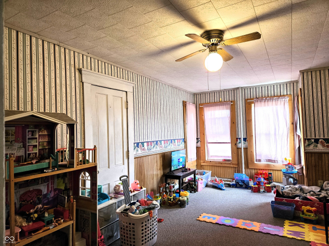 Listing Image 12