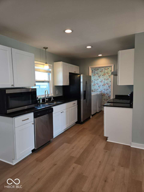 Listing Image 5