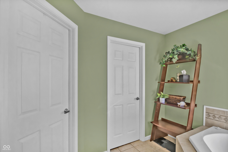 Listing Image 52