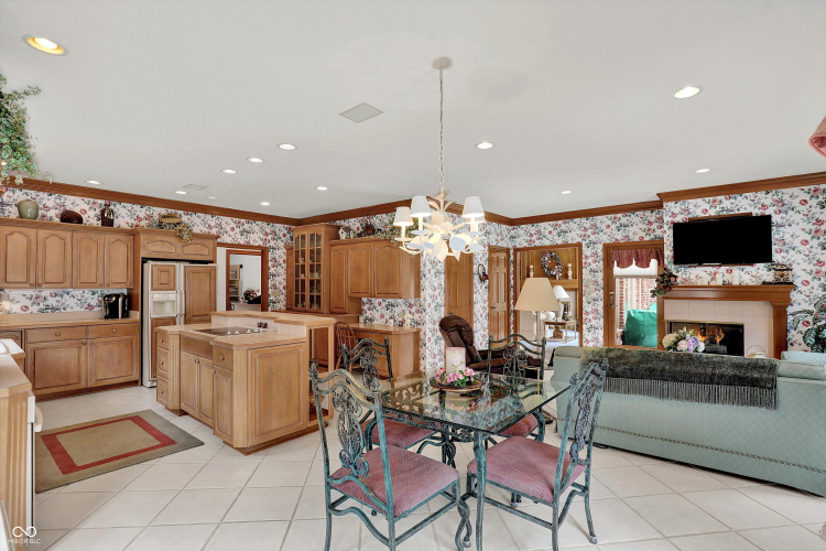Listing Image 12