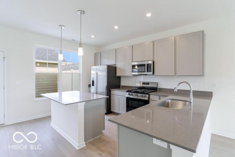 Listing Image 10