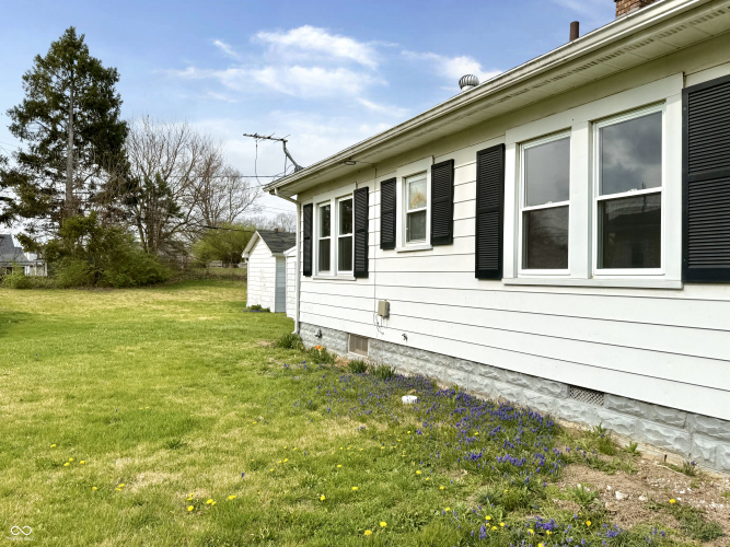 Listing Image 4
