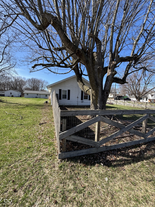 Listing Image 4