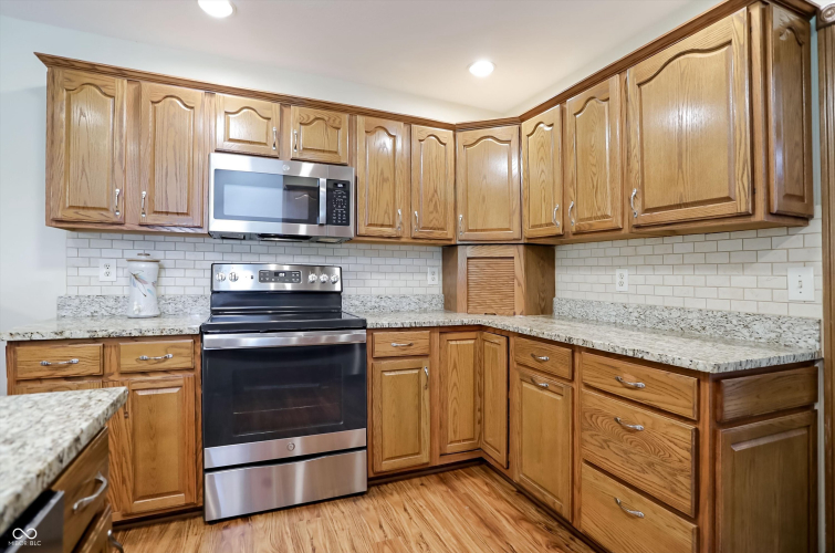 Listing Image 13