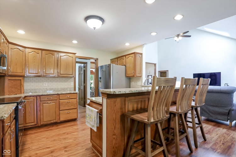 Listing Image 10