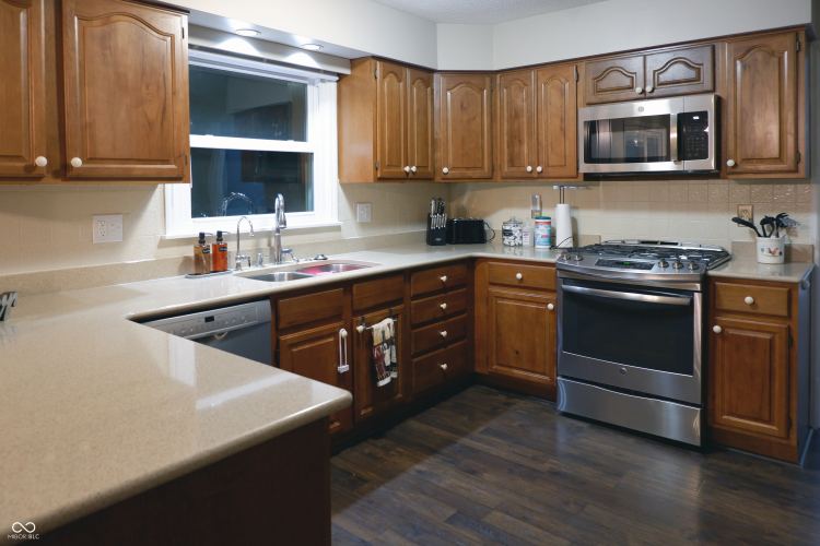 Listing Image 11