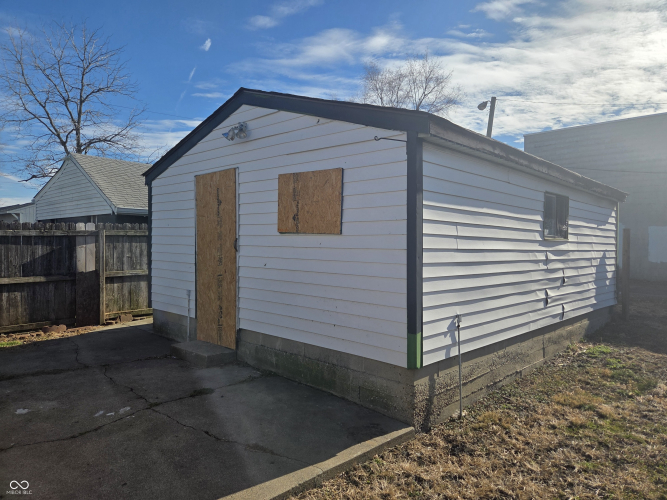 Listing Image 11