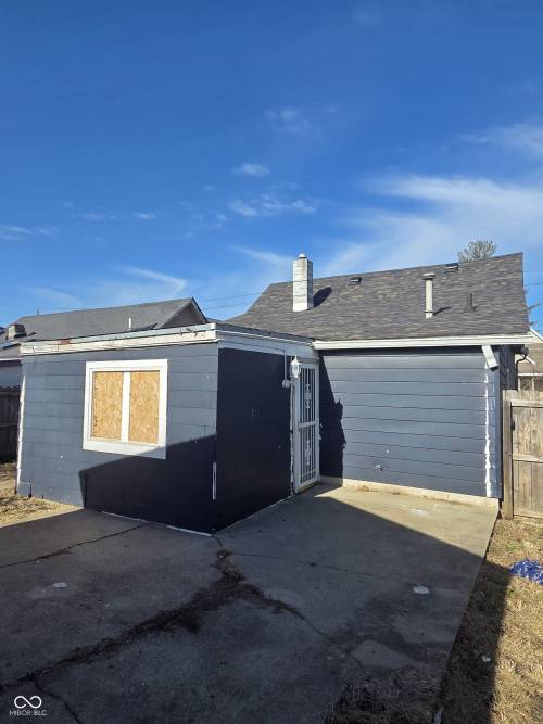 Listing Image 4