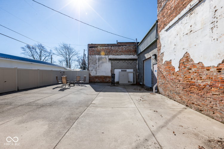 Listing Image 11