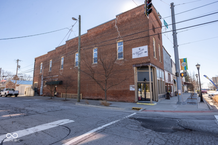 Listing Image 4