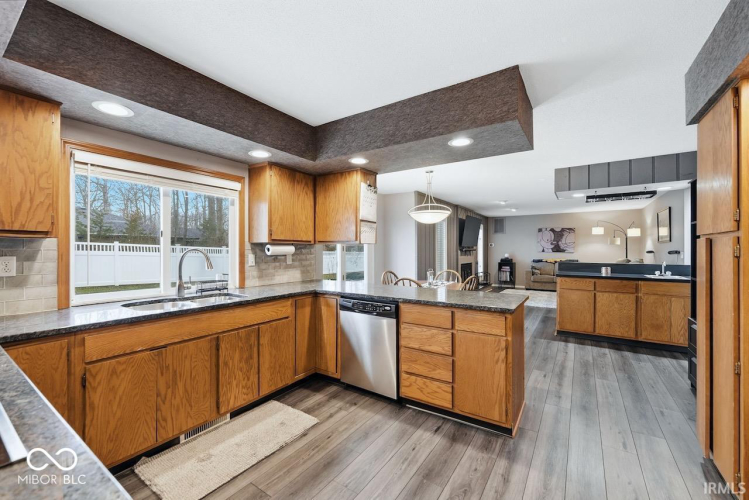 Listing Image 15