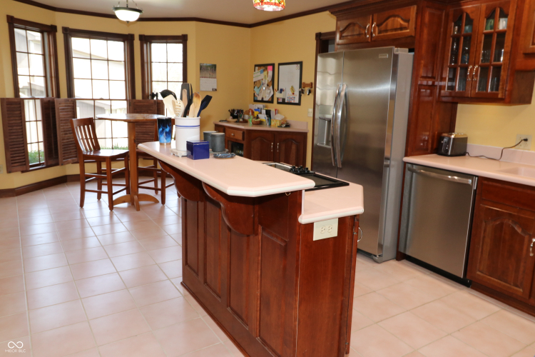 Listing Image 5