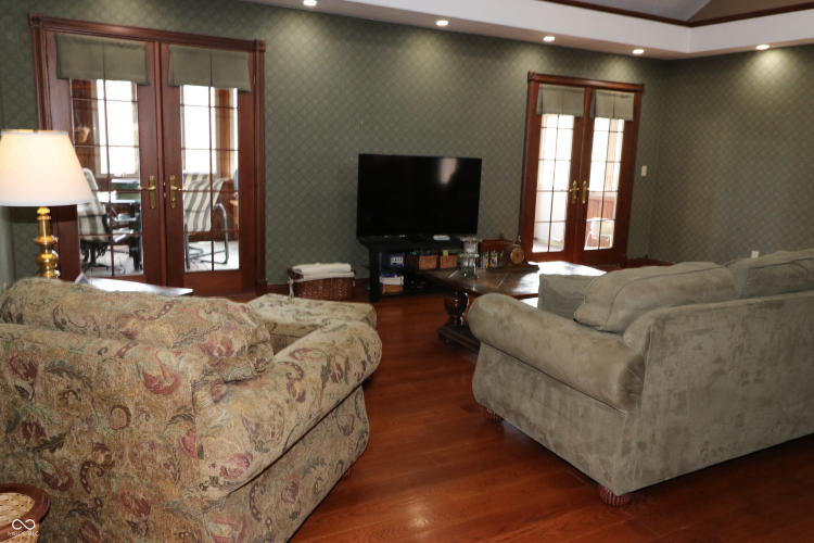 Listing Image 8