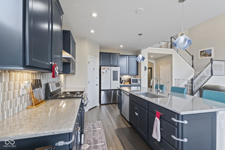 Listing Image 11