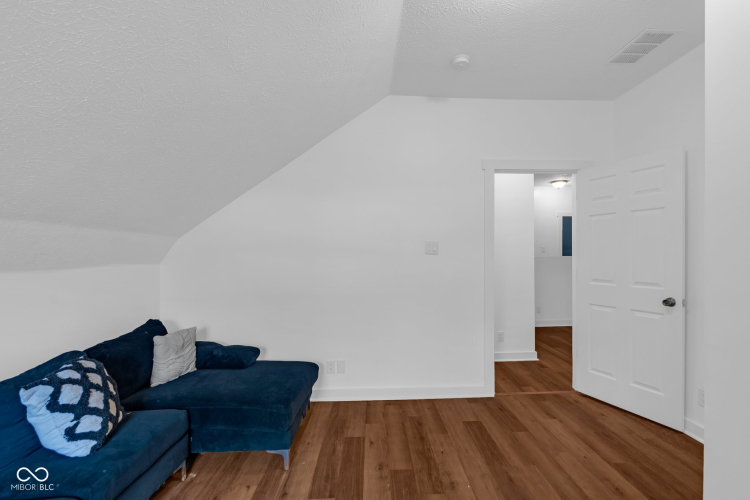 Listing Image 27