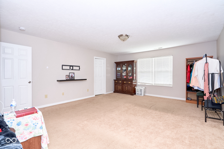 Listing Image 27