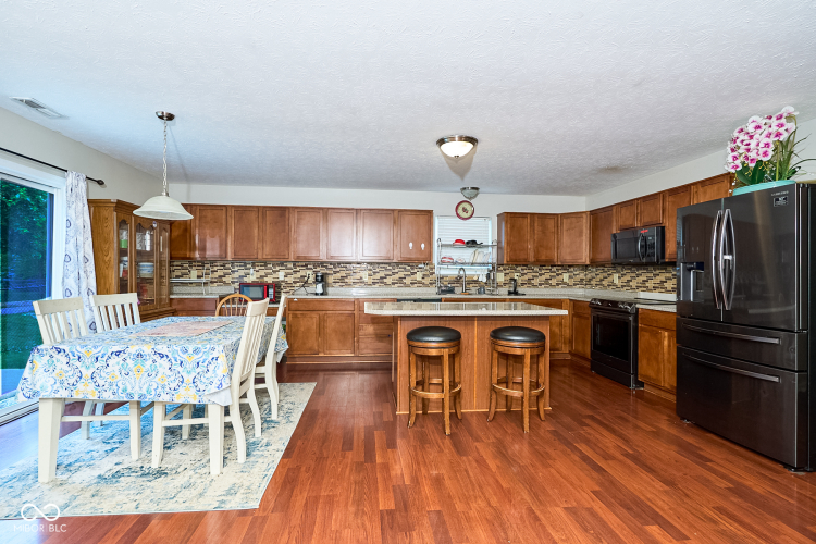 Listing Image 47