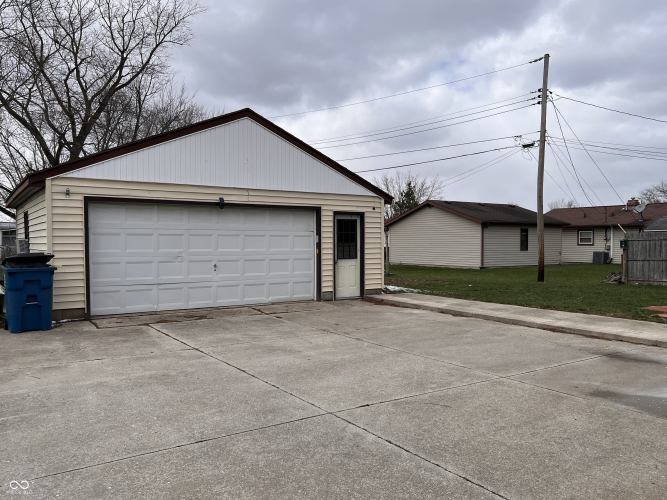 Listing Image 5
