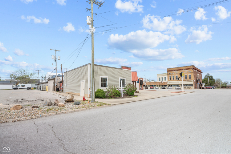 Listing Image 4