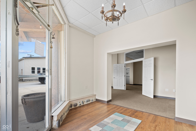 Listing Image 6