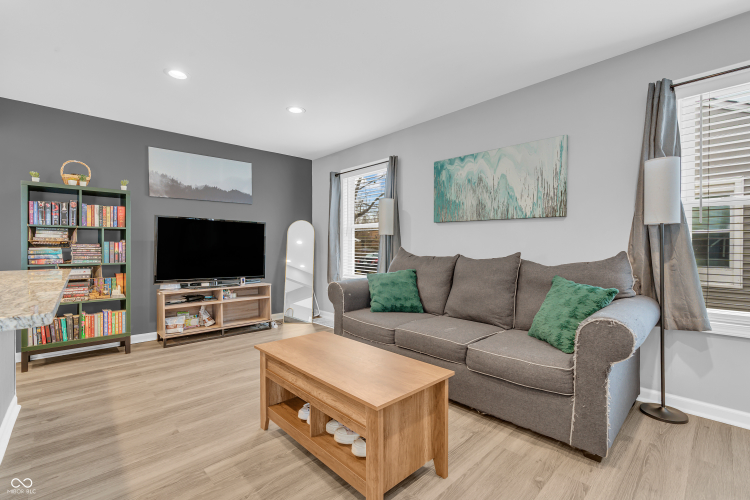 Listing Image 3