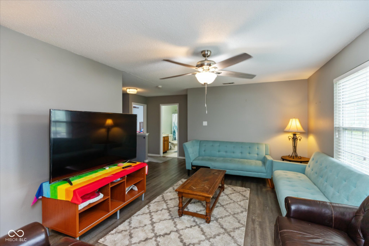Listing Image 20