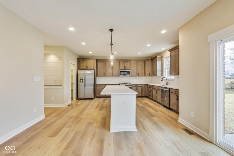Listing Image 16