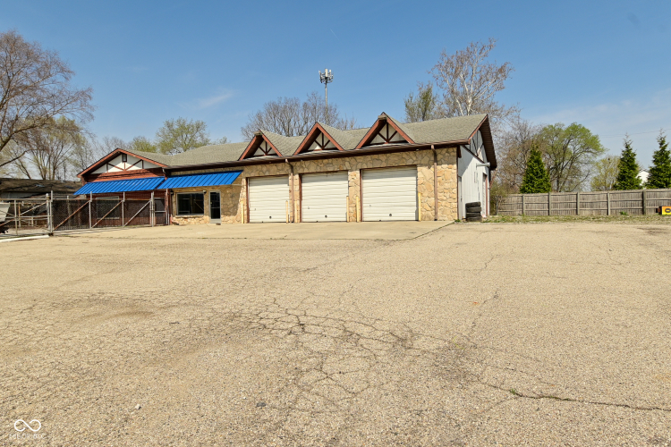 Listing Image 4