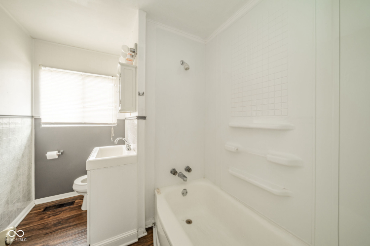Listing Image 13