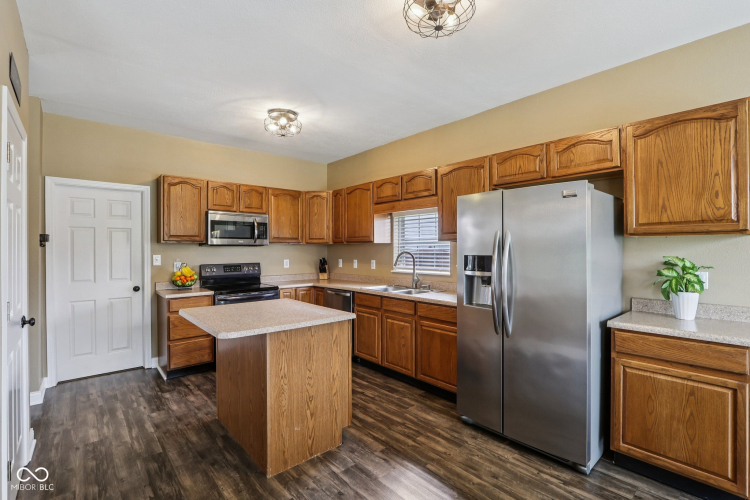 Listing Image 12
