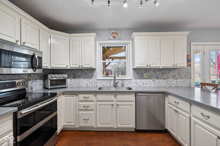 Listing Image 12