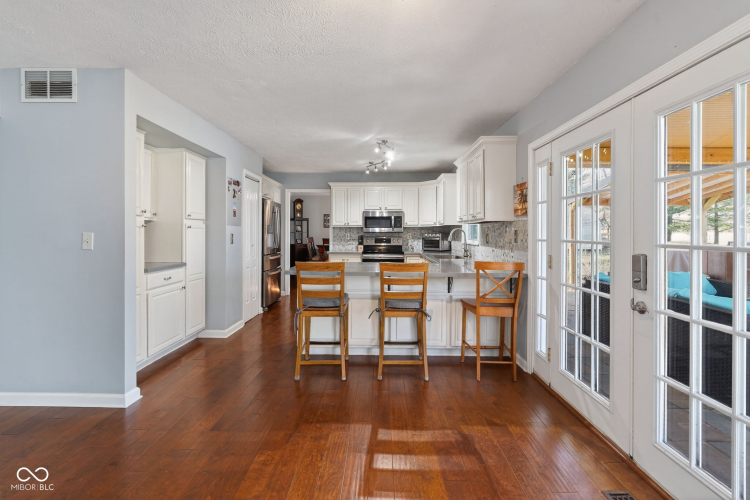 Listing Image 16