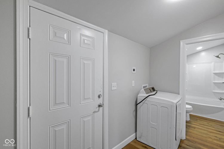 Listing Image 19