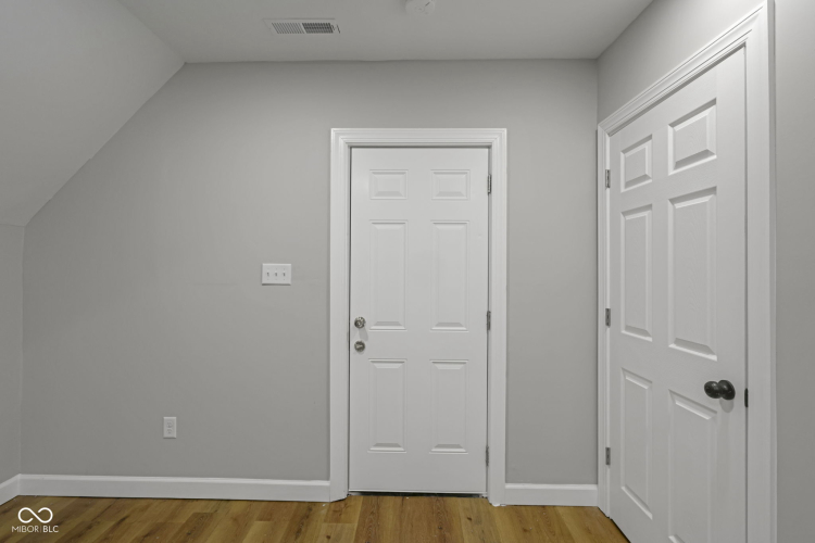 Listing Image 30