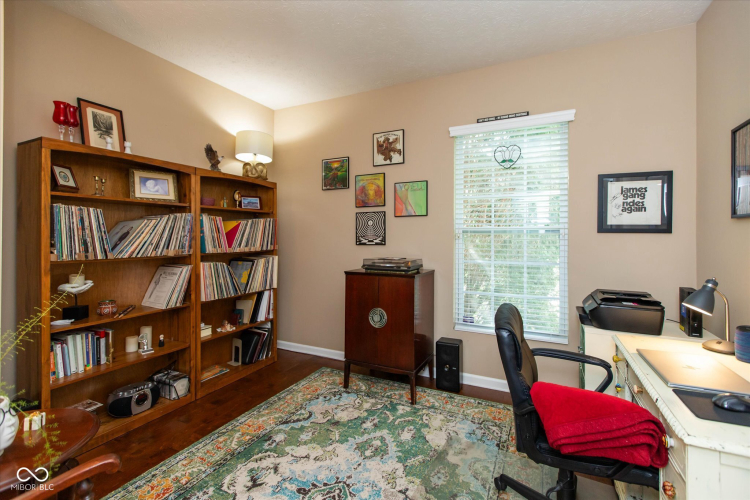 Listing Image 12