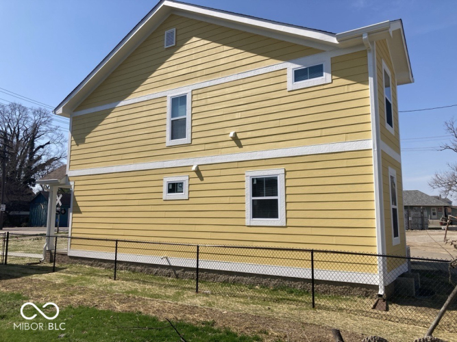 Listing Image 10