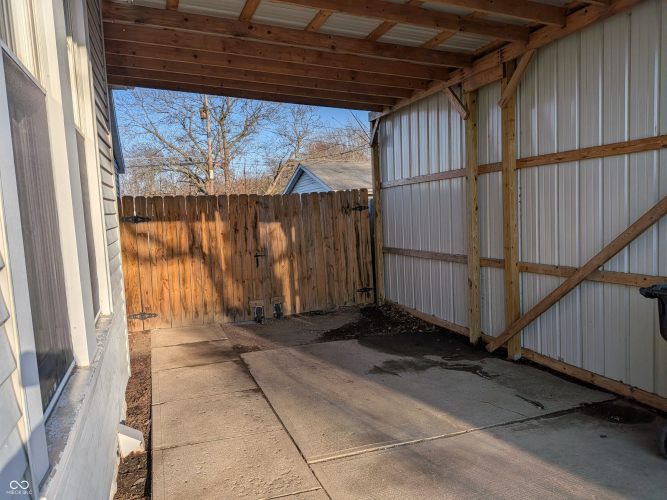 Listing Image 9