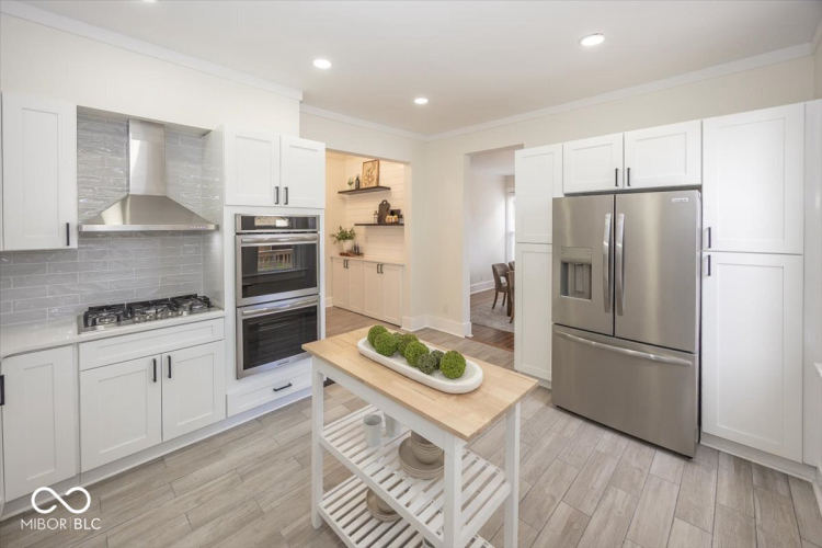 Listing Image 11