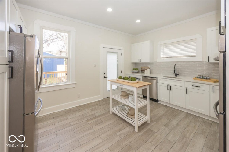 Listing Image 9