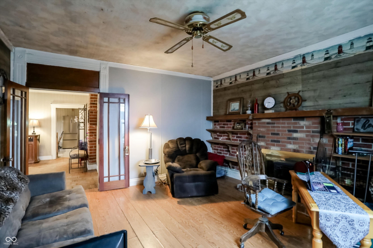 Listing Image 10