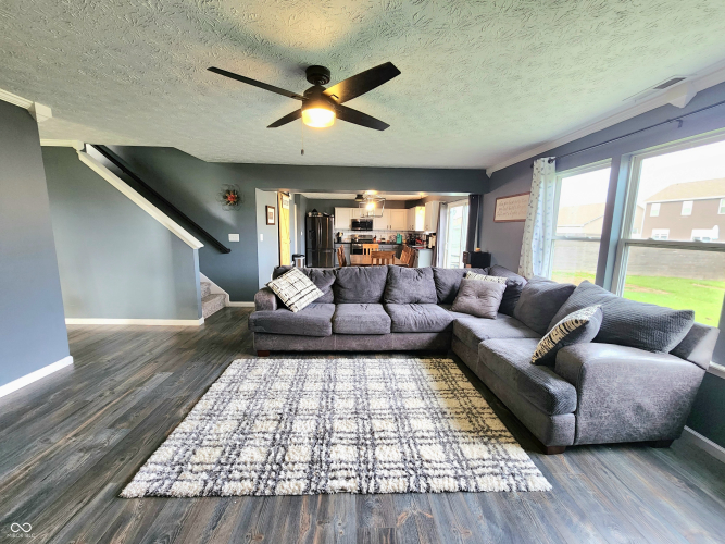 Listing Image 8