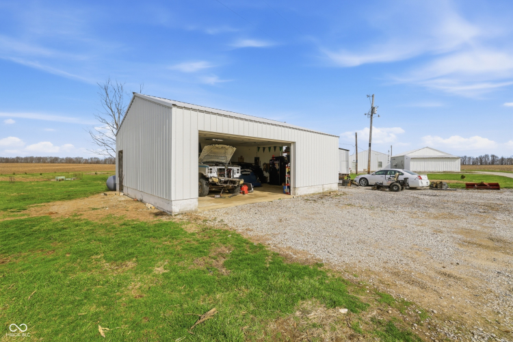 Listing Image 6
