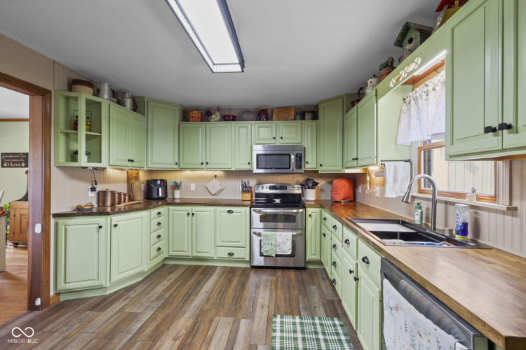 Listing Image 12