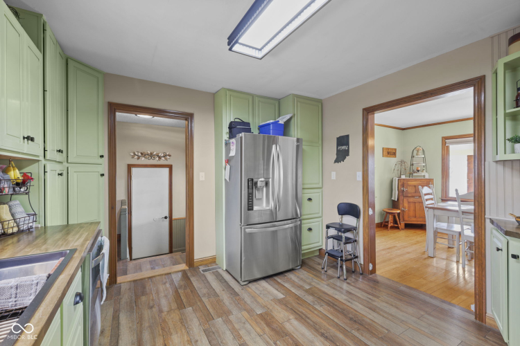 Listing Image 14