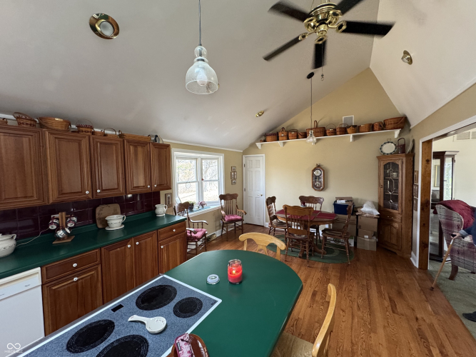 Listing Image 8