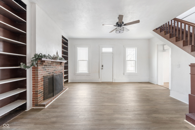 Listing Image 4