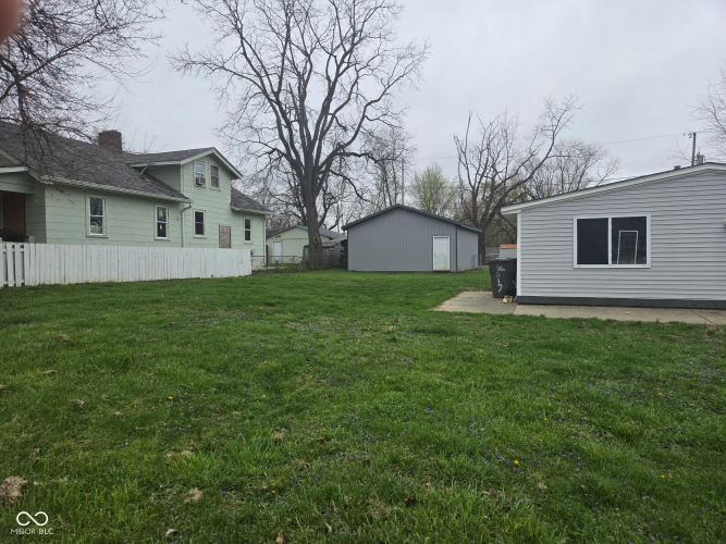 Listing Image 4