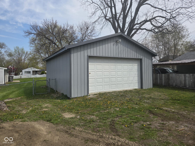 Listing Image 6