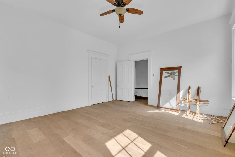 Listing Image 17
