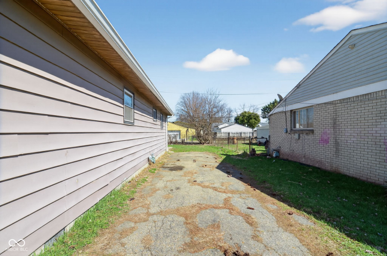 Listing Image 24